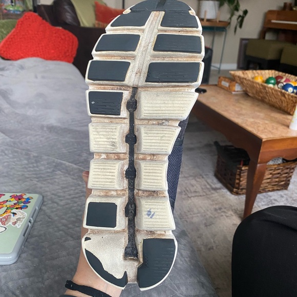 On Running Women’s Black and White Athletic Shoes - Picture 6 of 7